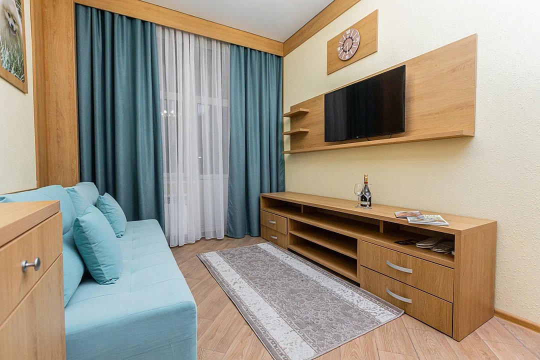 Люкс с балконом Люкс 2-местный 2-комнатный (с балконом)