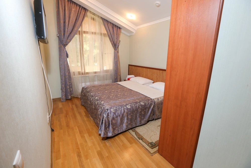 Коттедж 4-местный 3-комнатный (2-этажный)