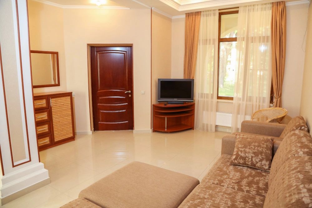 Коттедж 4-местный 3-комнатный (2-этажный)