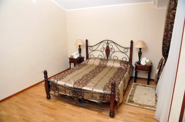 Коттедж 6-местный 4-комнатный (большой 2-этажный)