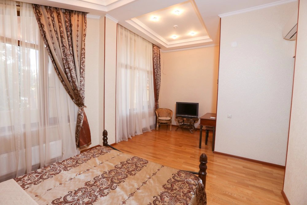 Коттедж 6-местный 4-комнатный (большой 2-этажный)