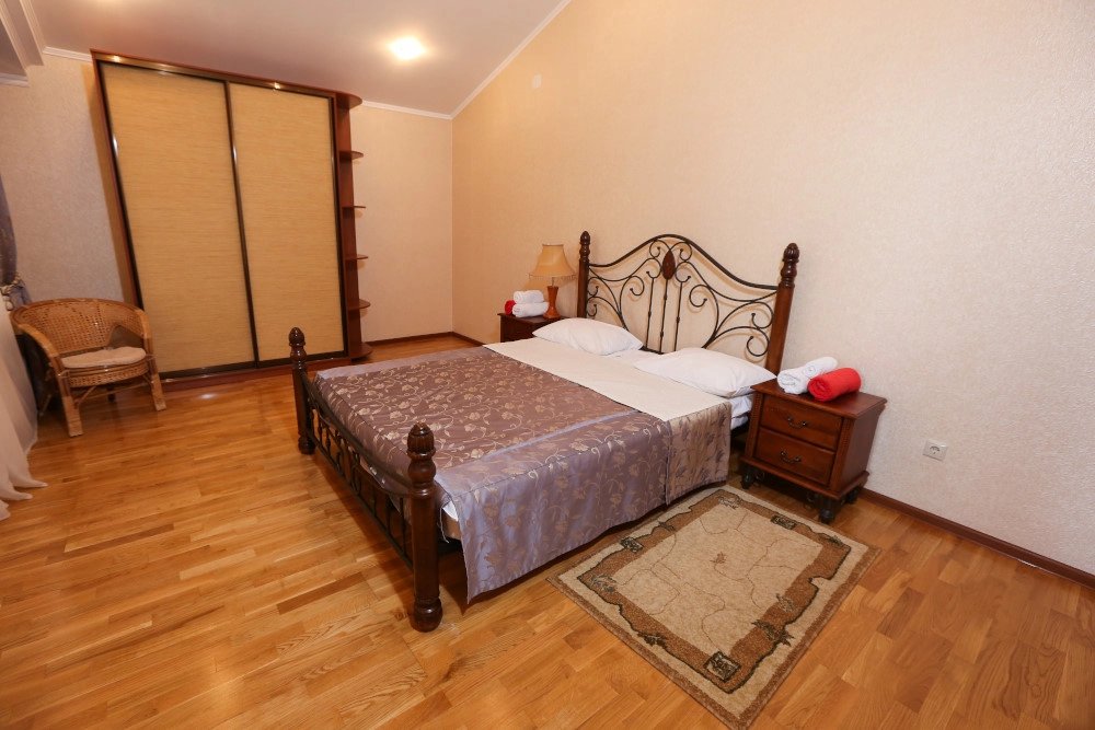 Коттедж 6-местный 4-комнатный (большой 2-этажный)