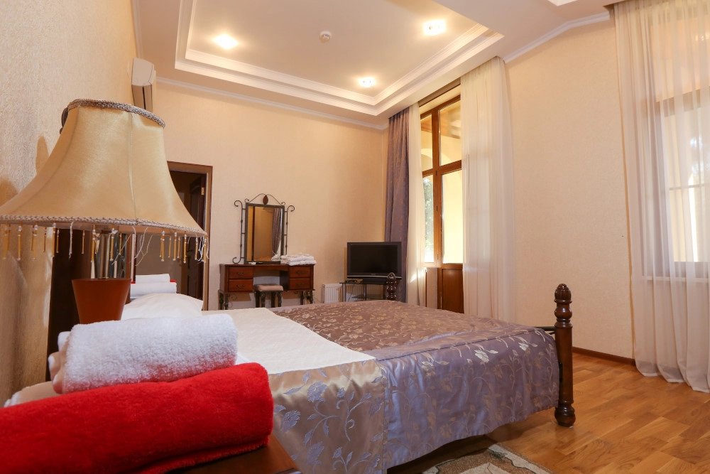 Коттедж 6-местный 4-комнатный (большой 2-этажный)