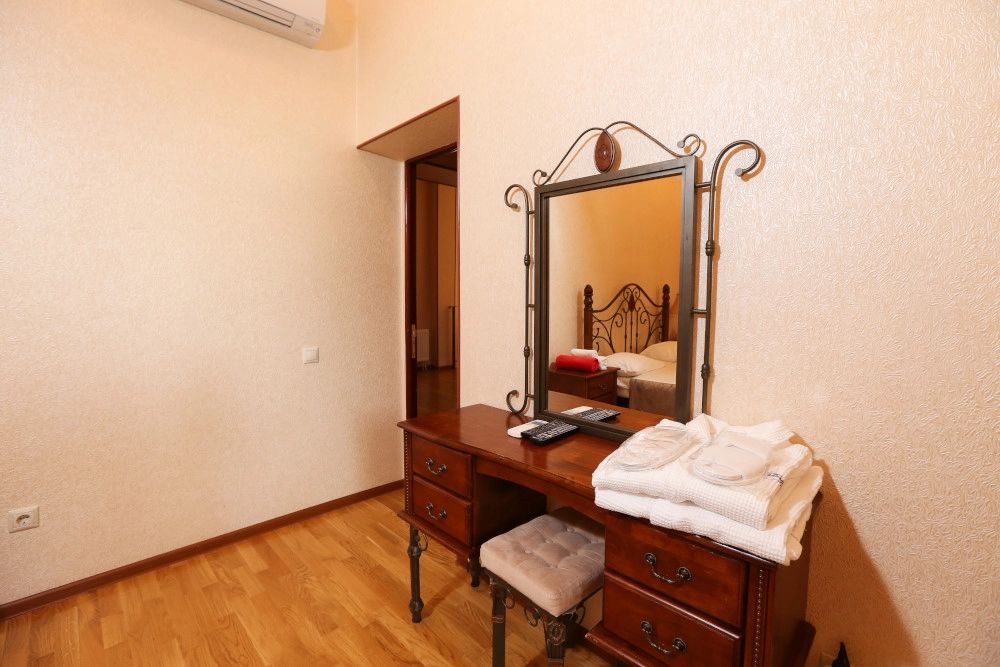 Коттедж 6-местный 4-комнатный (большой 2-этажный)