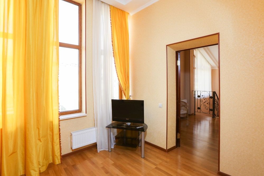 Коттедж 6-местный 4-комнатный (большой 2-этажный)