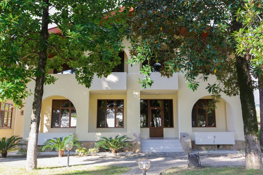 Коттедж 6-местный 4-комнатный (большой 2-этажный)