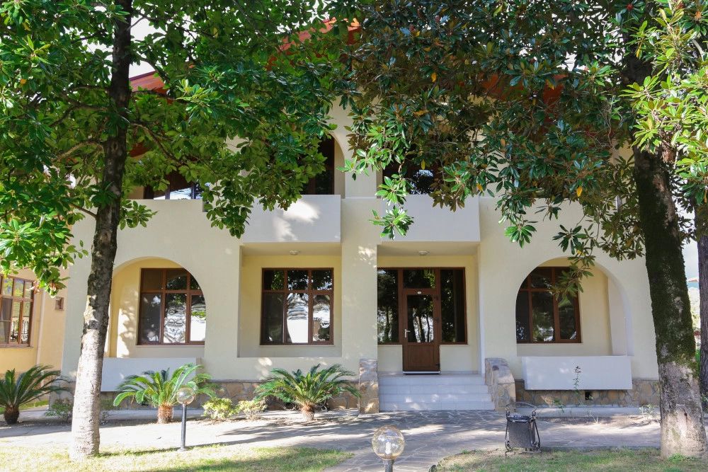 Коттедж 6-местный 4-комнатный (большой 2-этажный)