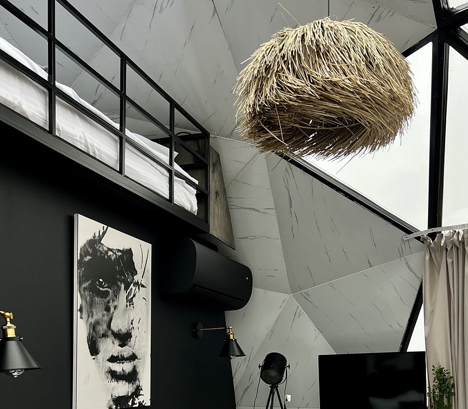 Стеклянный купольный дом