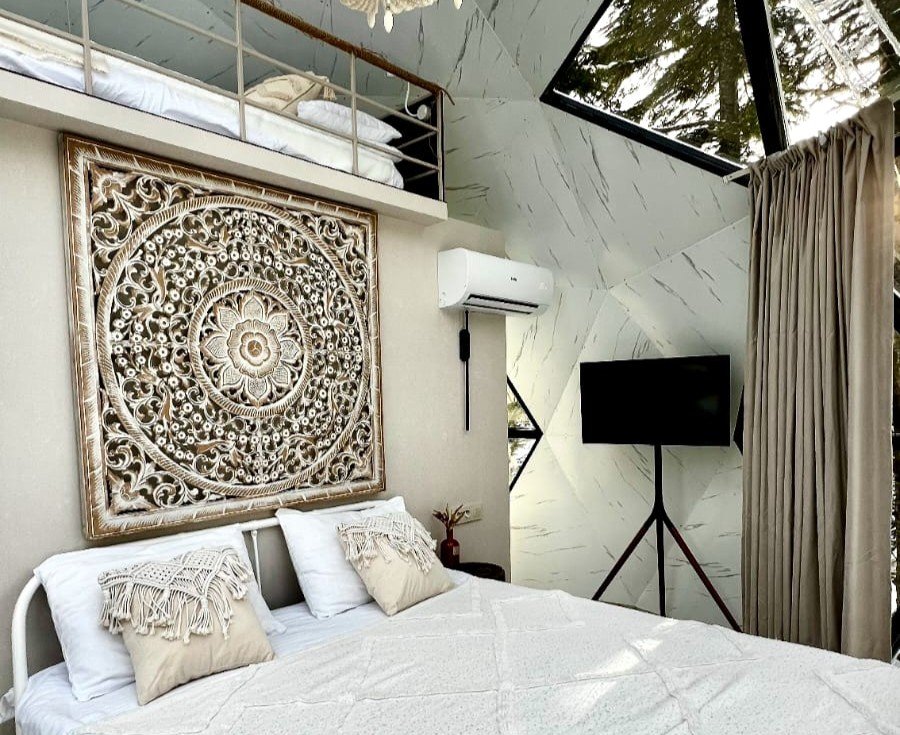 Стеклянный купольный дом