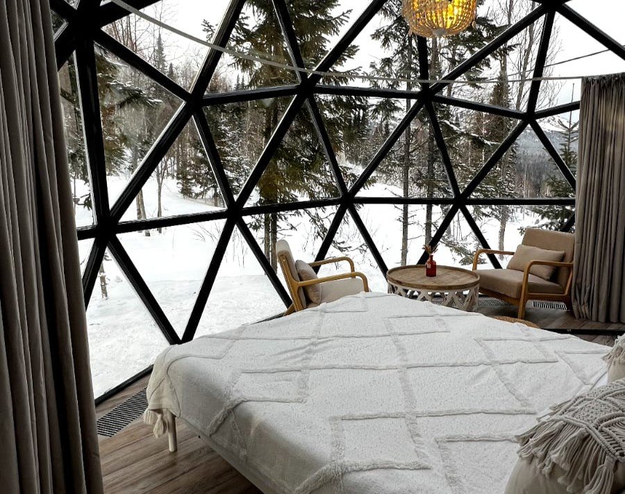 Стеклянный купольный дом