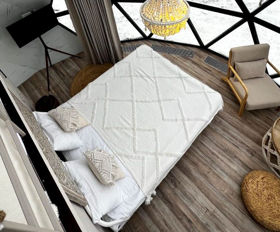 Стеклянный купольный дом