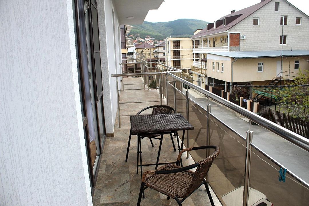 Стандартный 4-местный (с балконом)