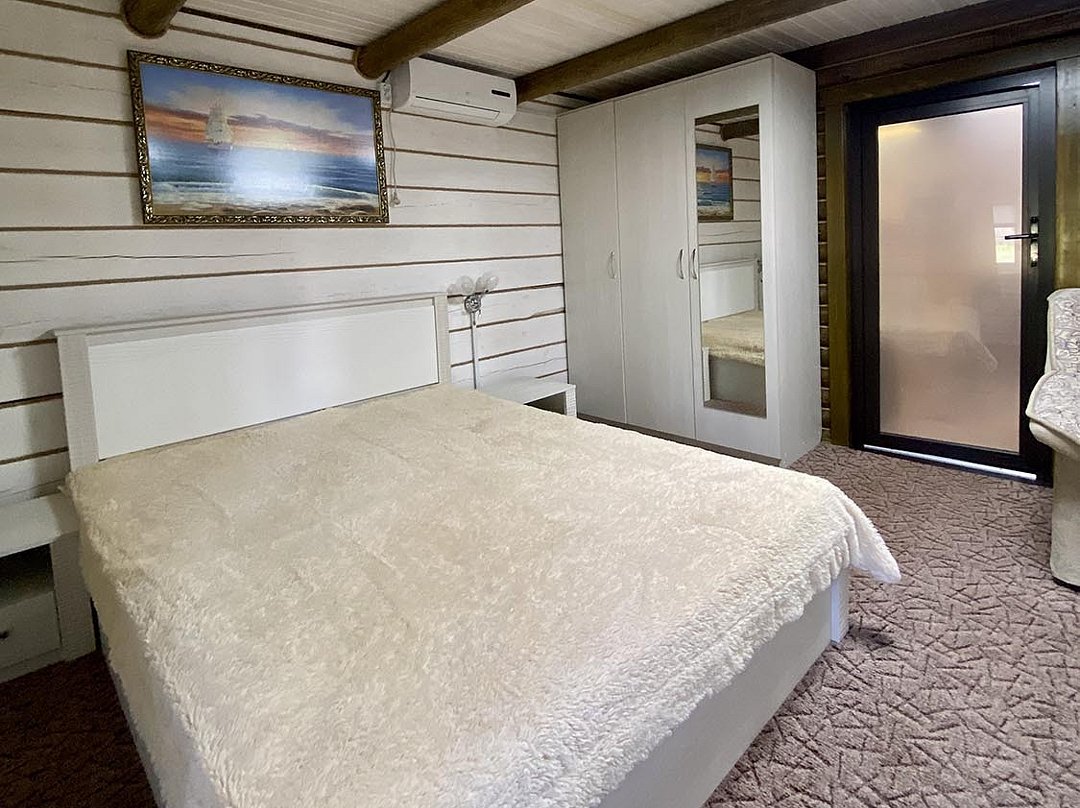 Коттедж 2-местный VIP (улица Лесная) с сауной