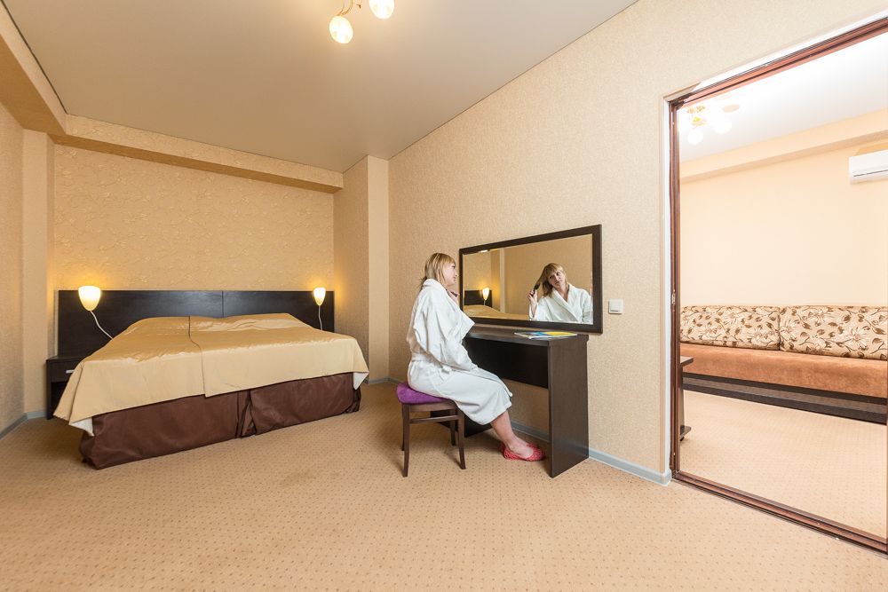 Люкс 2-местный 2-комнатный (с балконом, корпус 3)