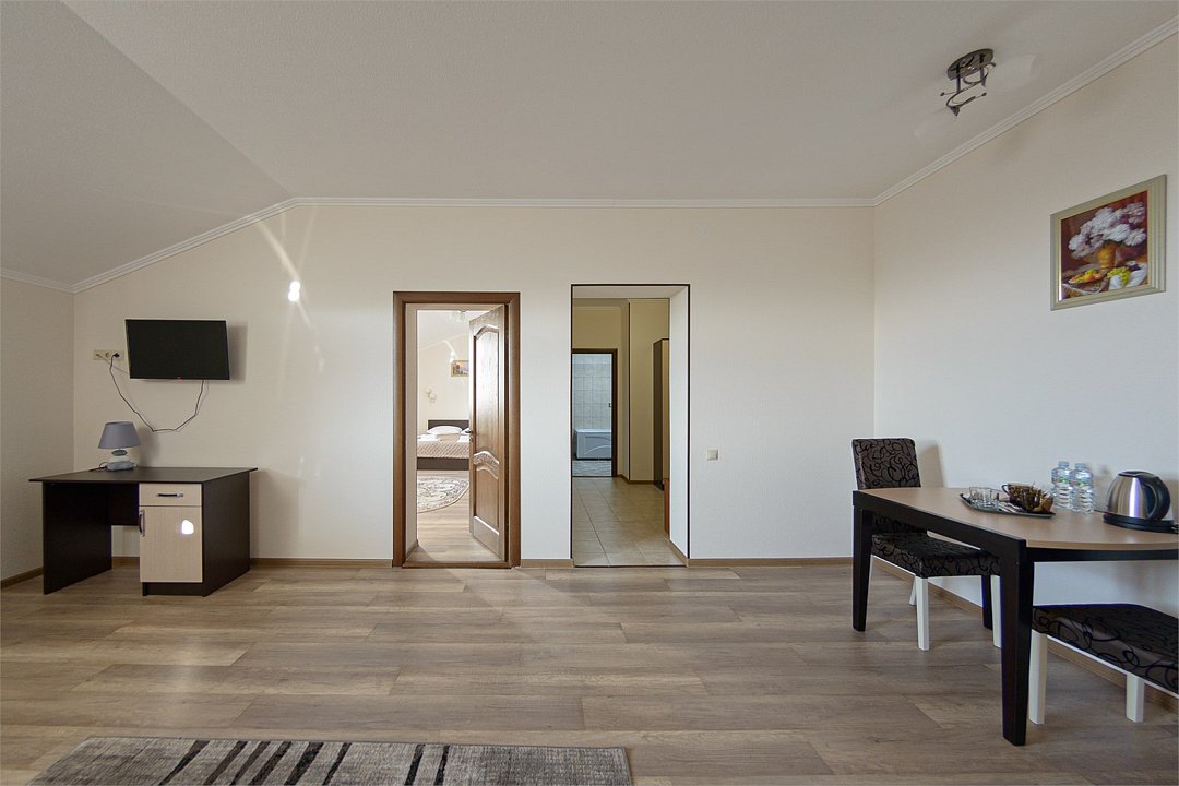 Полулюкс 4-местный 2-комнатный (402)