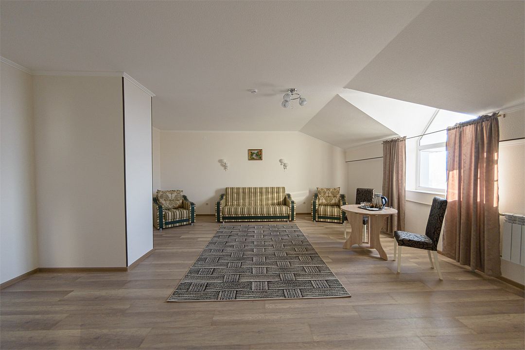 Полулюкс 6-местный 2-комнатный (406)