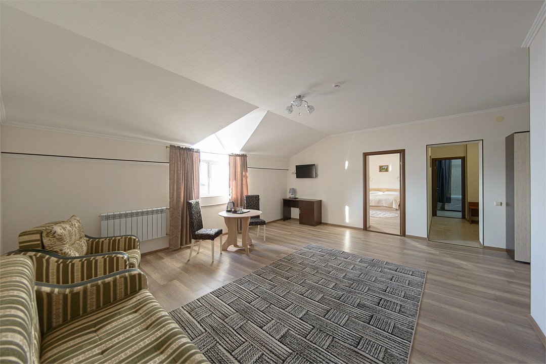 Полулюкс 6-местный 2-комнатный (406)