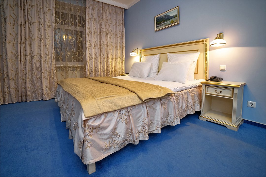 Люкс 2-местный 2-комнатный (с балконом)