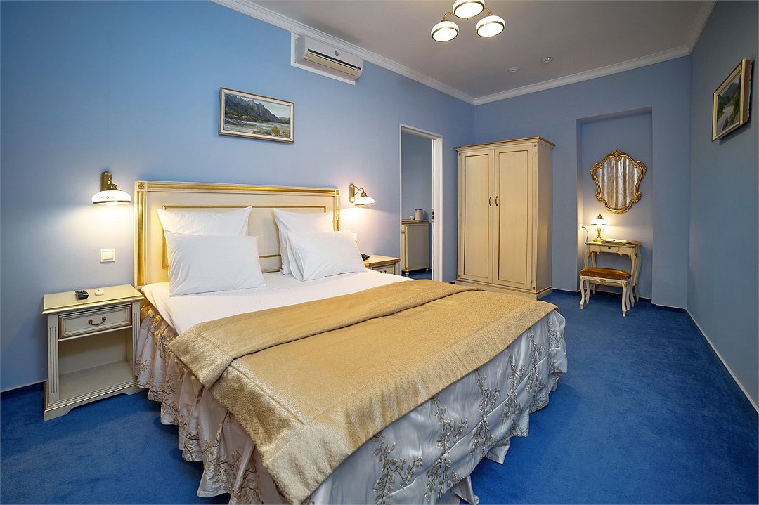 Люкс 2-местный 2-комнатный (с балконом)