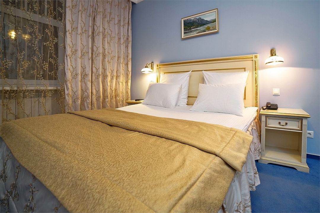 Люкс 2-местный 2-комнатный (с балконом)