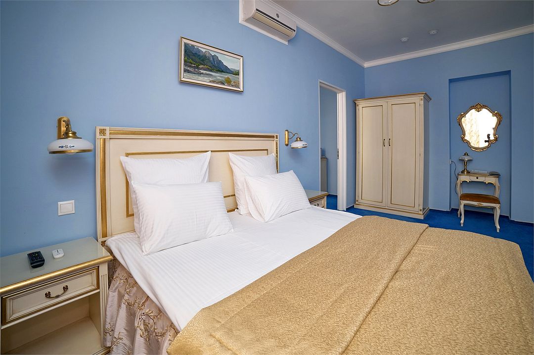 Люкс 2-местный 2-комнатный (с балконом)