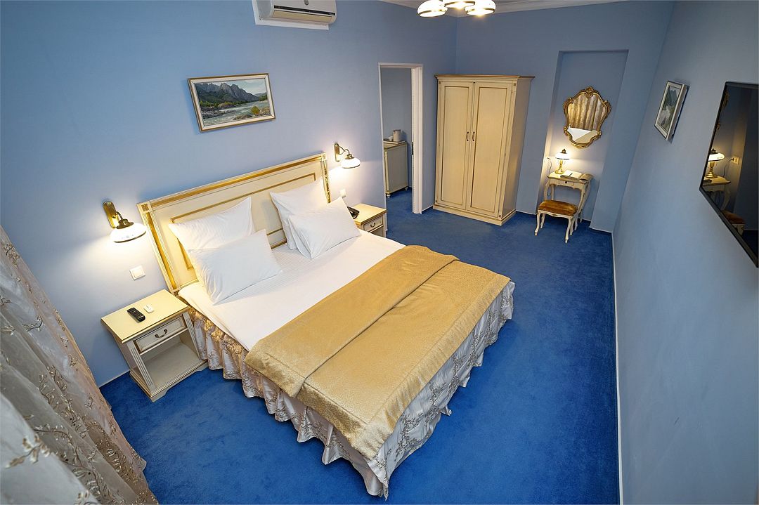 Люкс 2-местный 2-комнатный (с балконом)