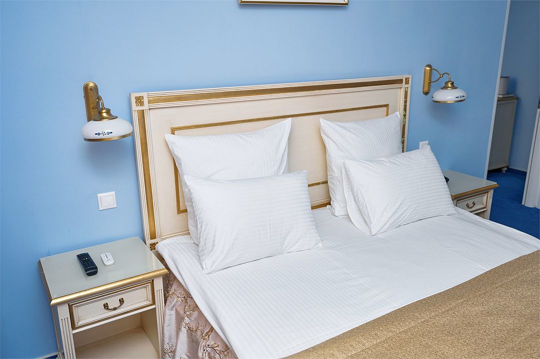 Люкс 2-местный 2-комнатный (с балконом)