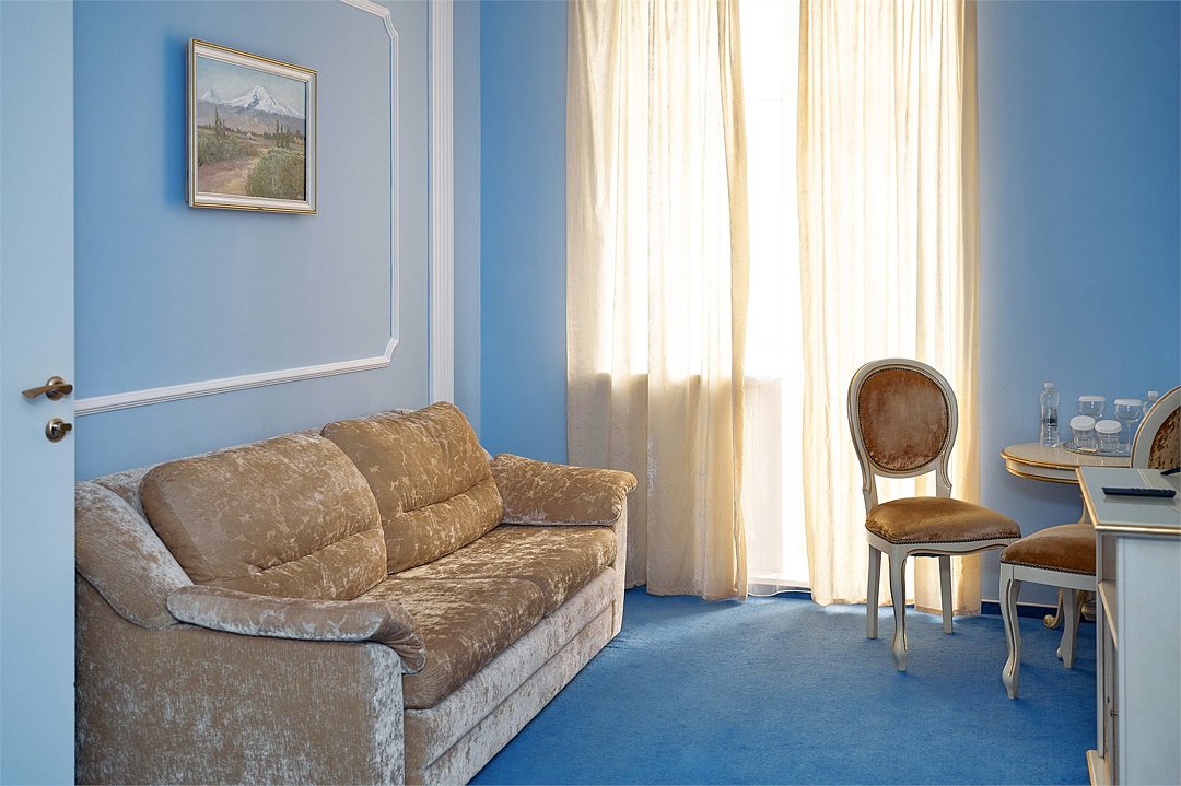 Люкс 2-местный 2-комнатный (с балконом)