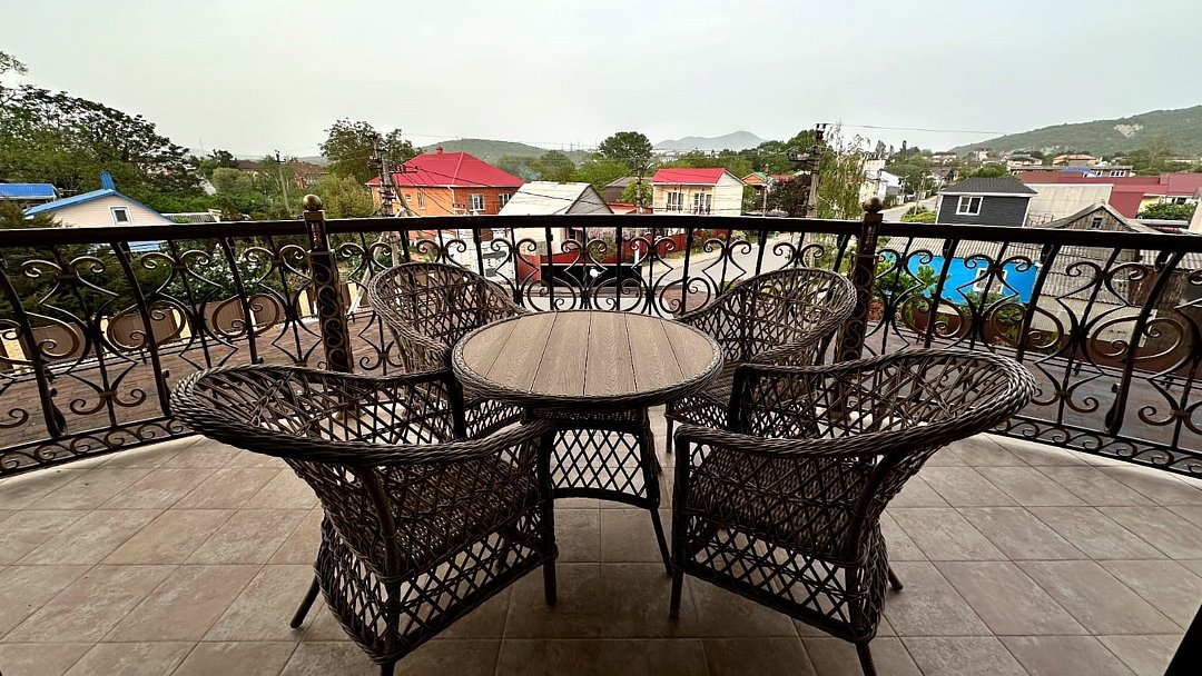 Люкс Премиум 4-местный 2-комнатный (с террасой, с видом на горы и окрестности)