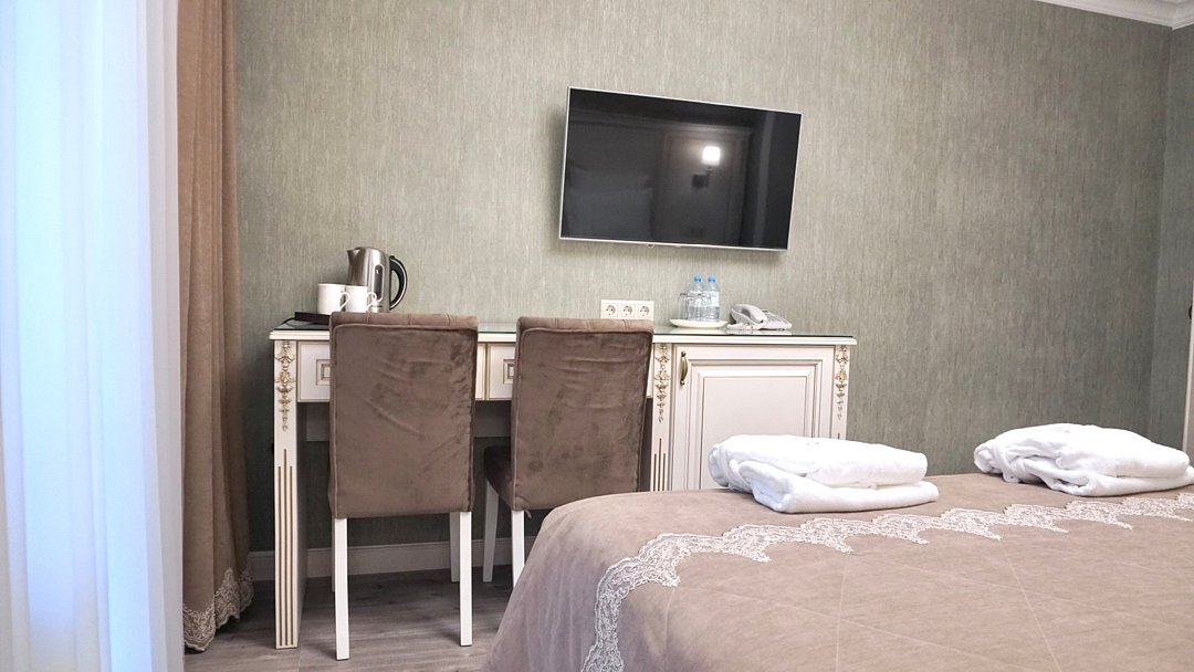 Стандартный 2-местный (с видом на бассейн и окрестности)