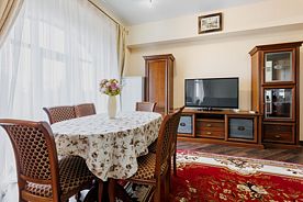 Двухместные апартаменты с 3 комнатами с балконом и с видом на море двуспальная кровать, Отель Дом Москвы, Сухум