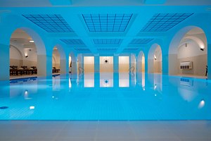 Бассейн — Апарт-отель «RODINA Grand Hotel & SPA Irkutsk 5*», Иркутск