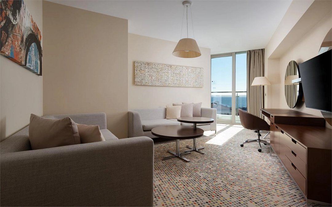 Люкс Джуниор 2-местный (с гидромассажной ванной и видом на море)