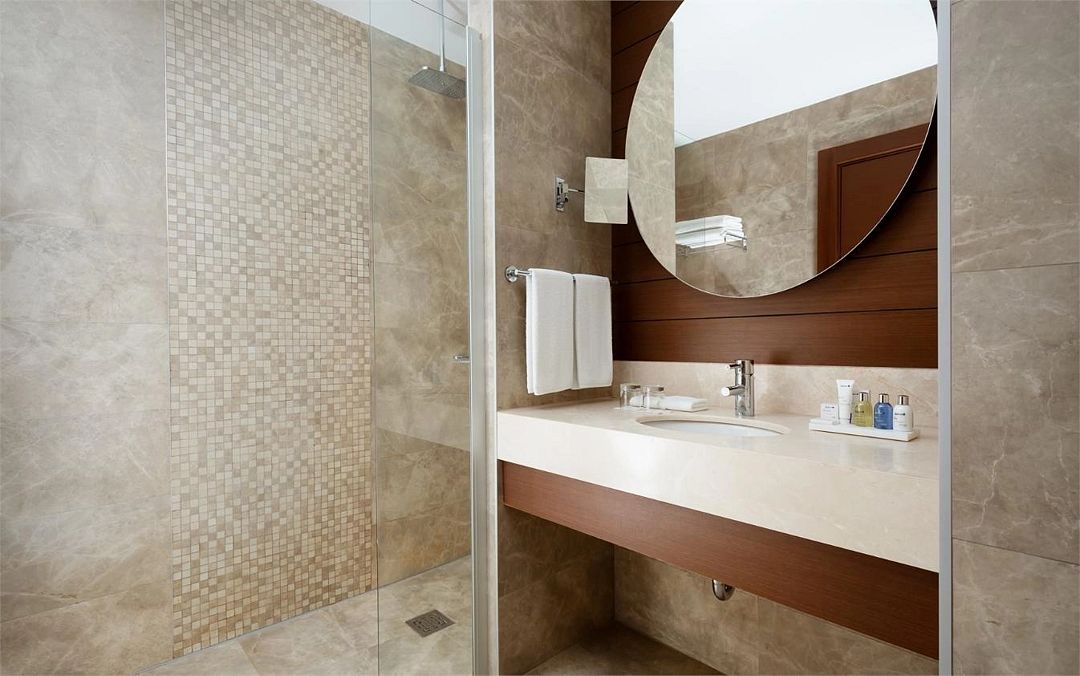 Люкс Джуниор 2-местный (с гидромассажной ванной и видом на море)