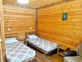 Стандарт первый этаж с двумя односпальными кроватями, База отдыха Дежавю, село Узнезя