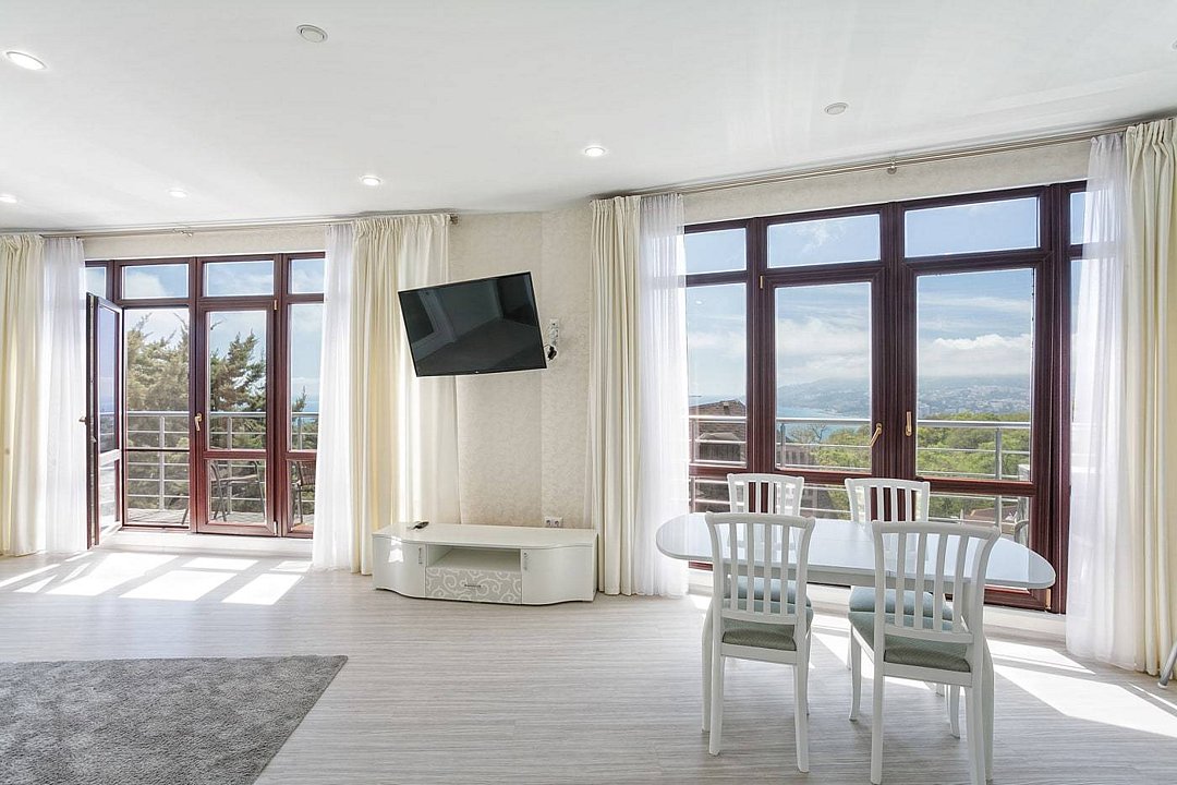 Люкс 4-местный 3-комнатный