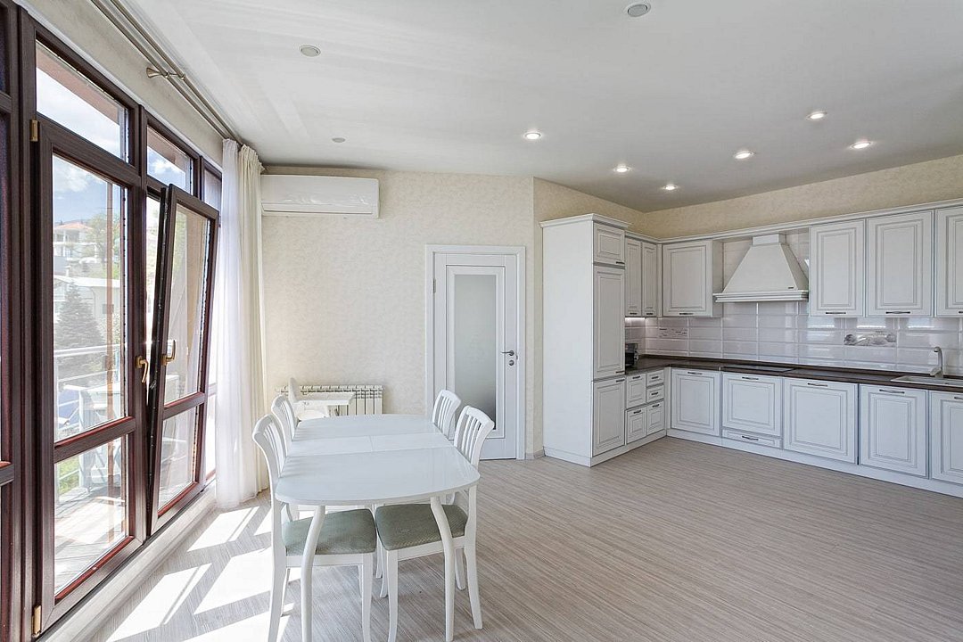 Люкс 4-местный 3-комнатный