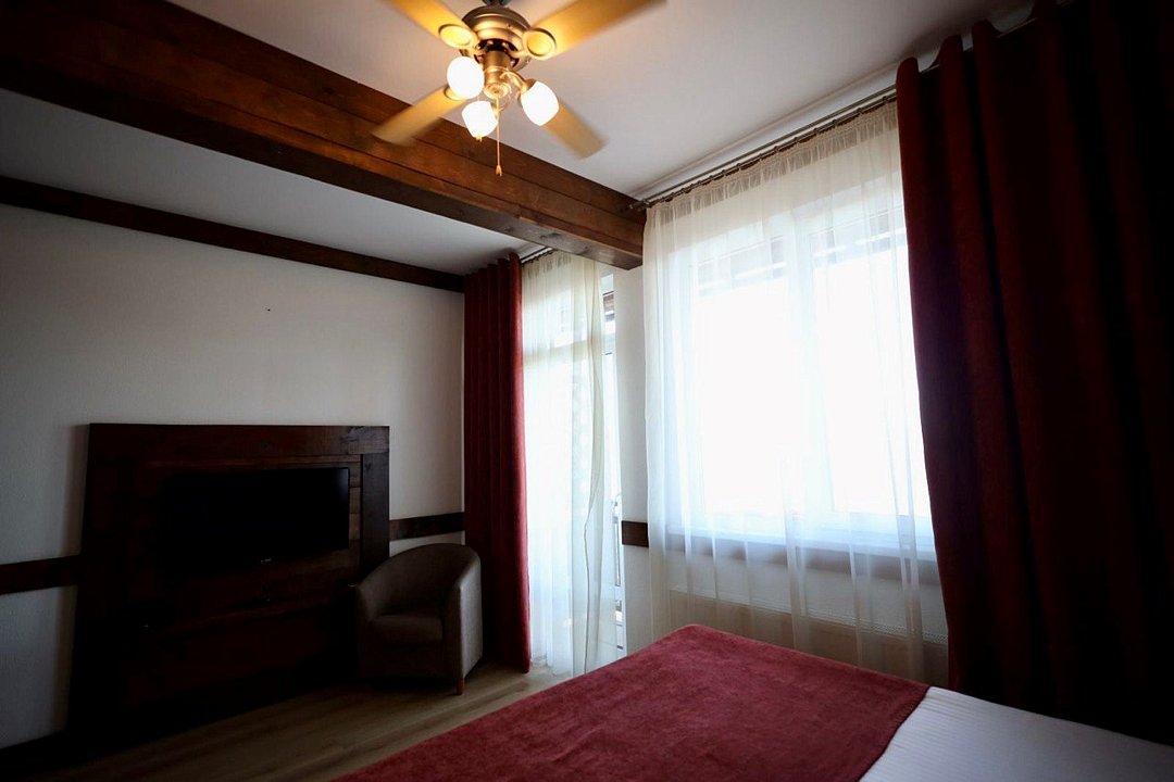 Апартаменты 2-местный 2-комнатный (корпус Шале, вид на озеро)