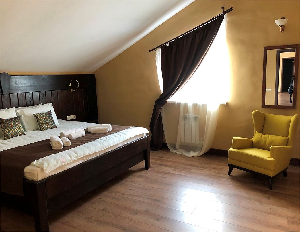 Сюит 3-местный 2-комнатный Экзекьютив (корпус Фэнтази)