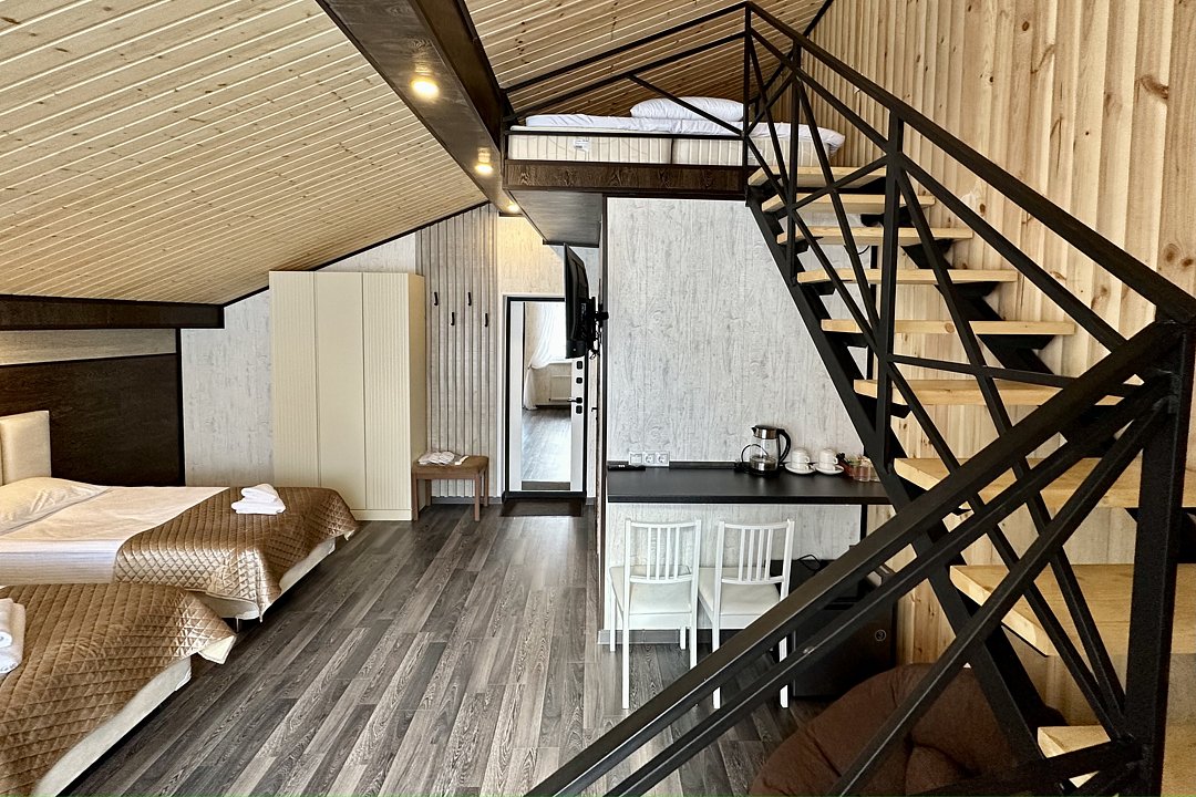 Полулюкс 2-местный 2-уровневый (с видом на горы)