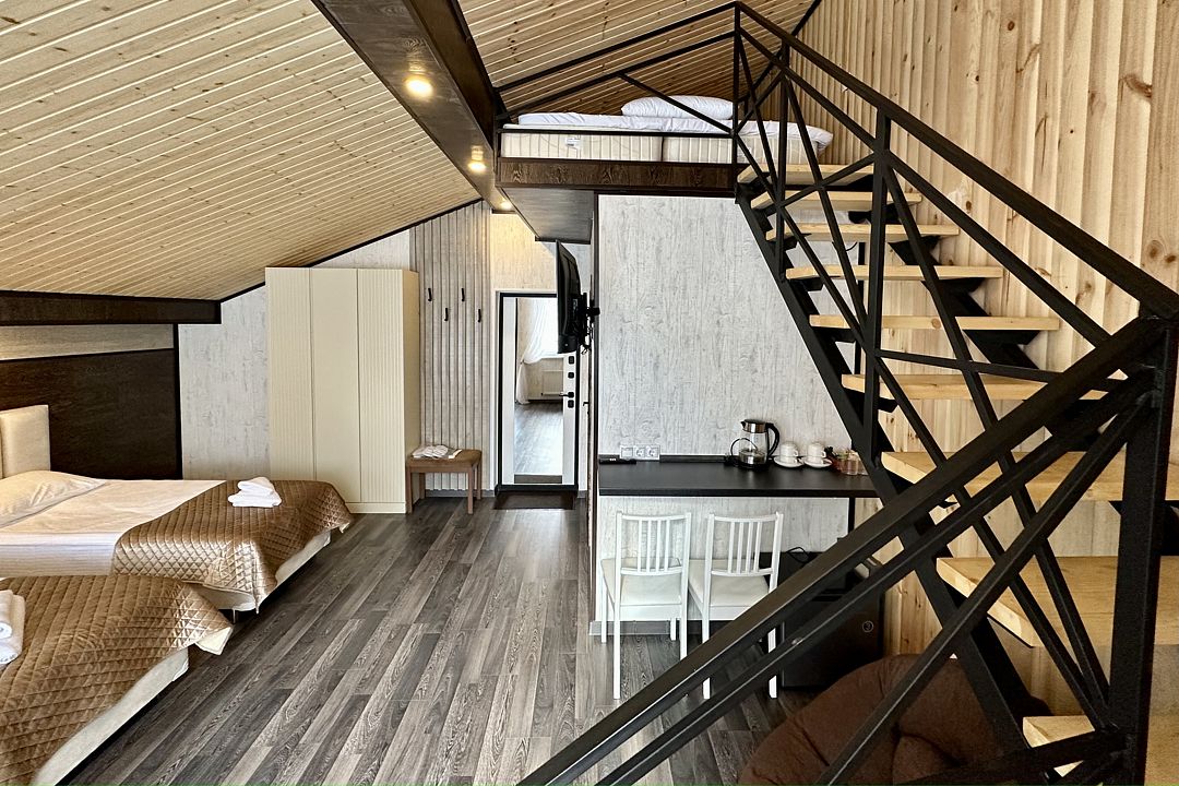 Полулюкс 2-местный 2-уровневый (с видом на горы)