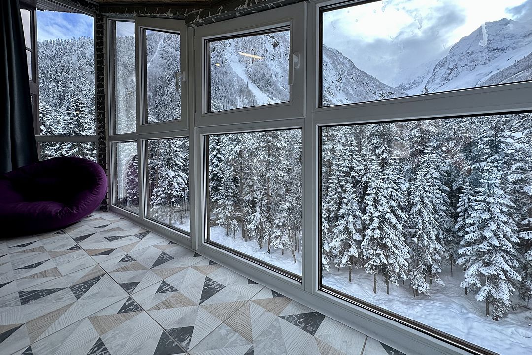 Полулюкс 2-местный 2-уровневый (с видом на горы)