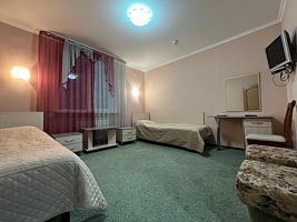 Двухместный номер Улучшенный однокомнатный 2 отдельные кровати, Гостиничный комплекс Снежинка, Домбай