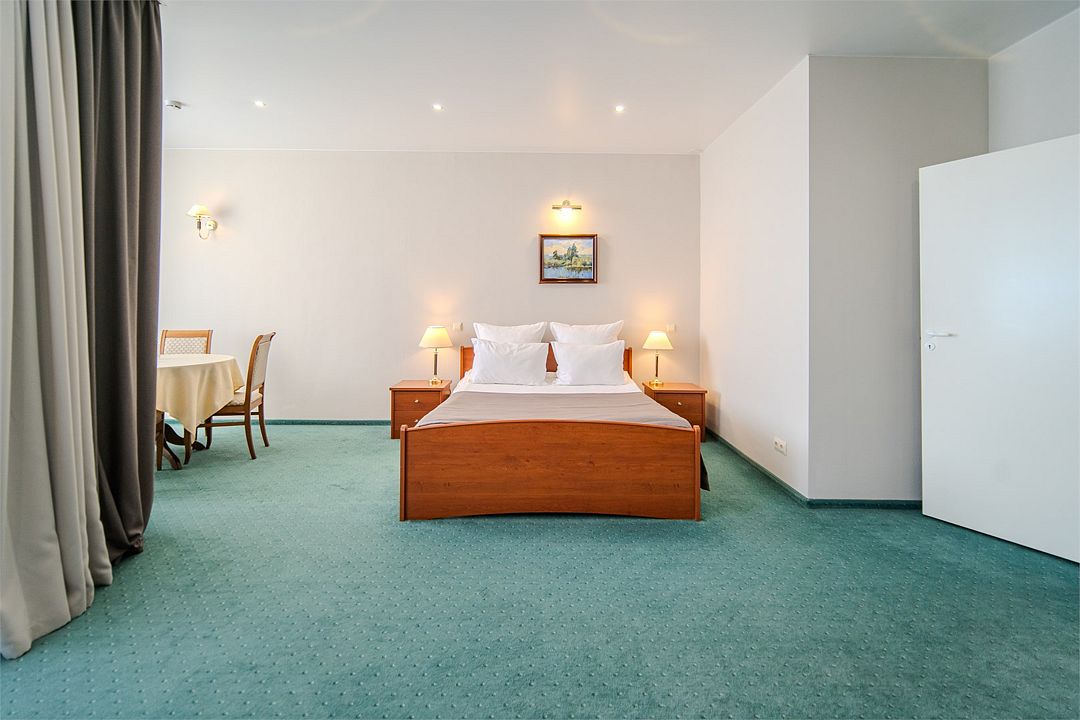 Делюкс 2-местный LAKE VIEW (вид на озеро)