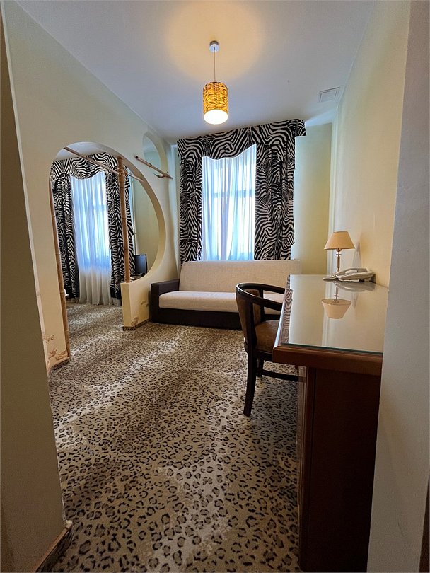 Полулюкс 2-местный 2-комнатный (Сафари)