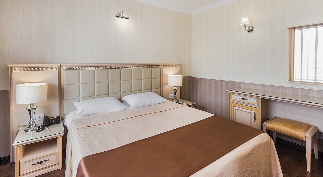 Люкс 2-местный (с балконом, вид на парк)