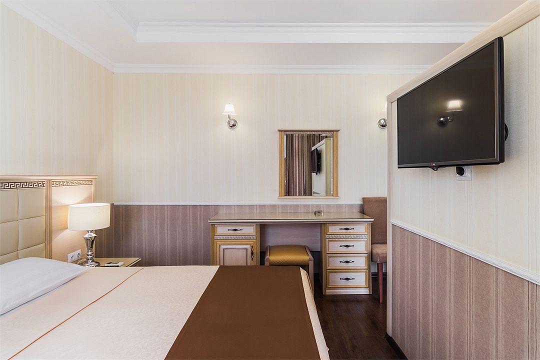 Люкс 2-местный (с балконом, вид на парк)