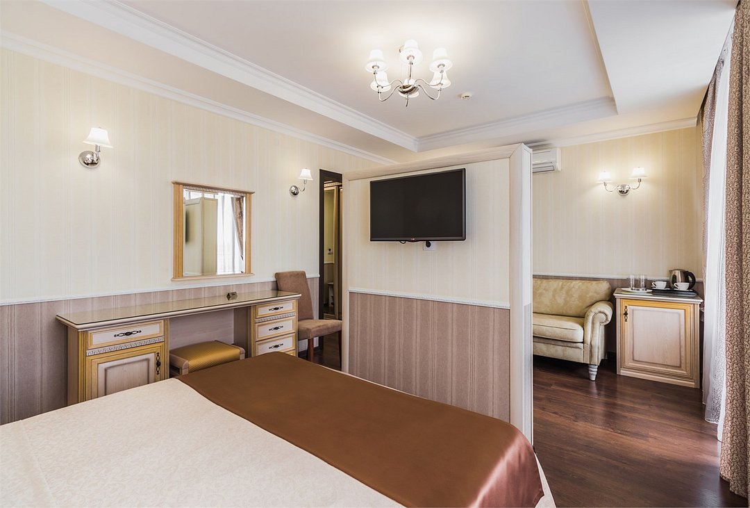 Люкс 2-местный (с балконом, вид на парк)