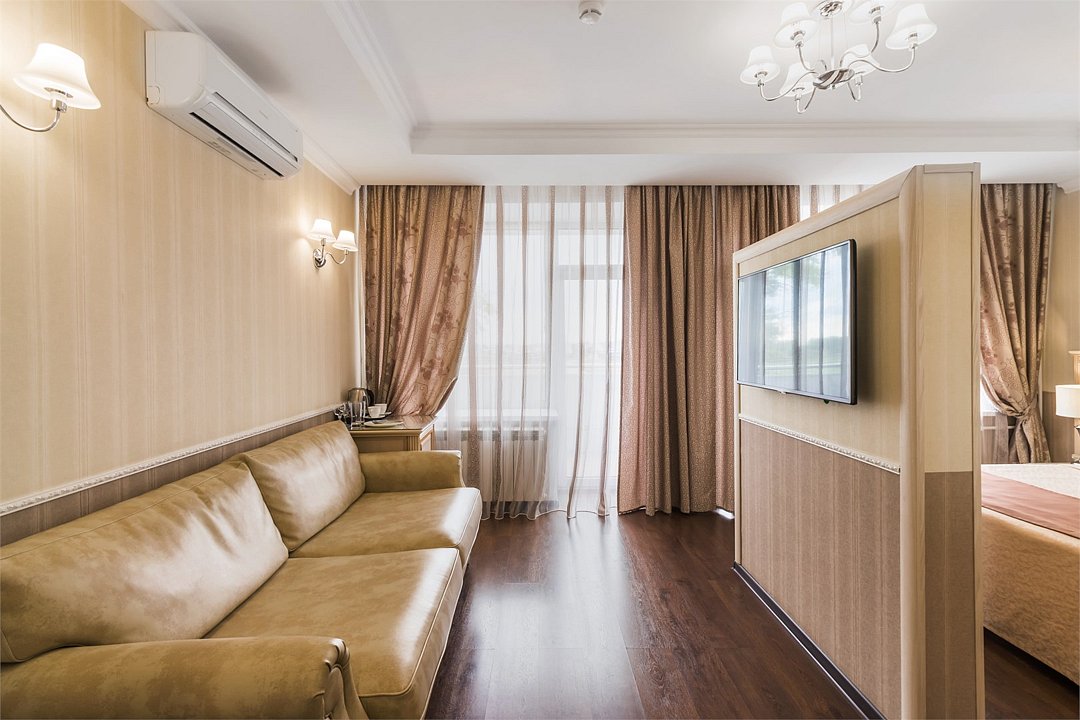 Люкс 2-местный (с балконом, вид на парк)