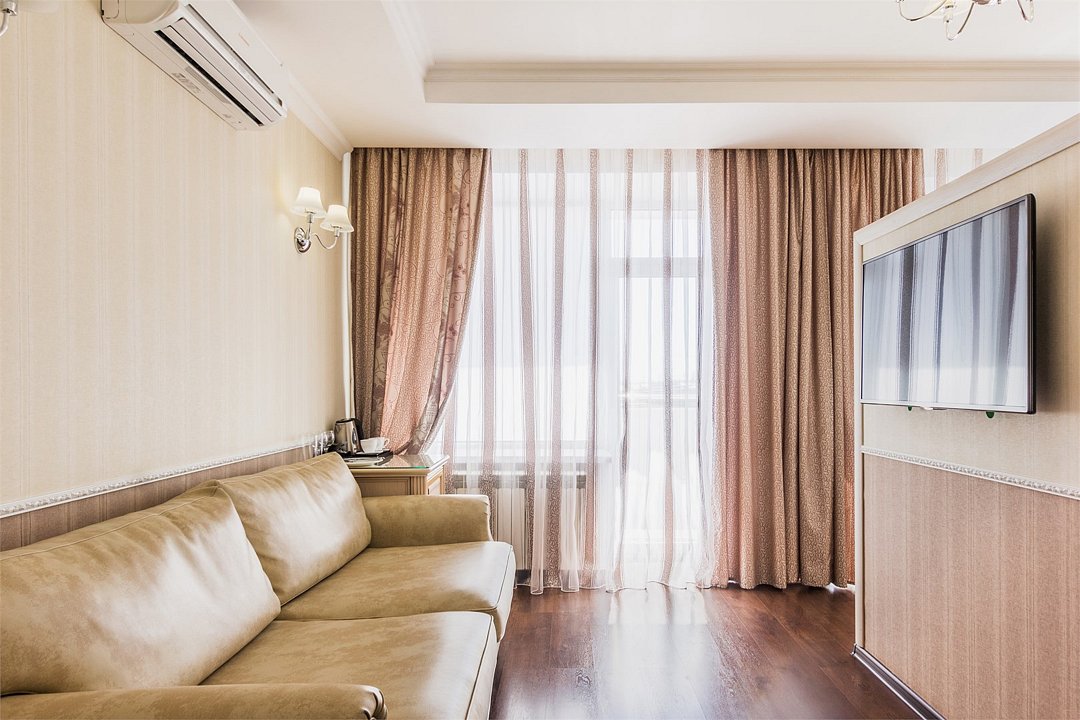 Люкс 2-местный (с балконом, вид на парк)